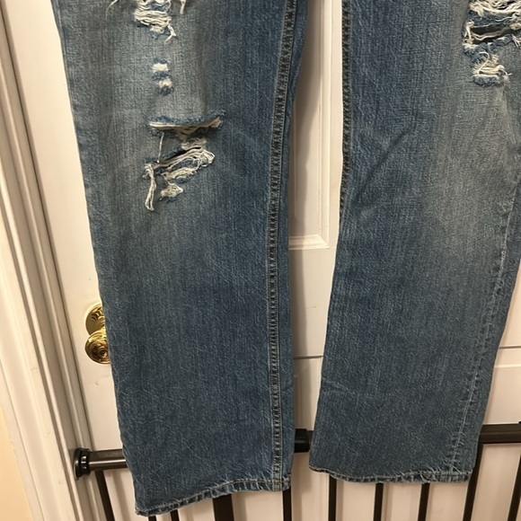 Levi’s 514 distressed jeans. Item 1121 - Picture 5 of 8
